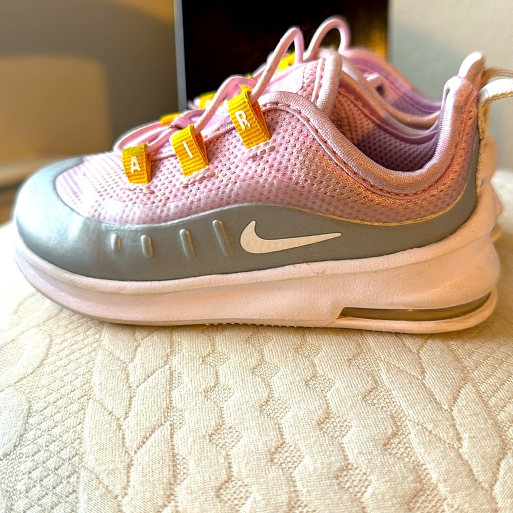👟👟👧 - Picture 4 of 9